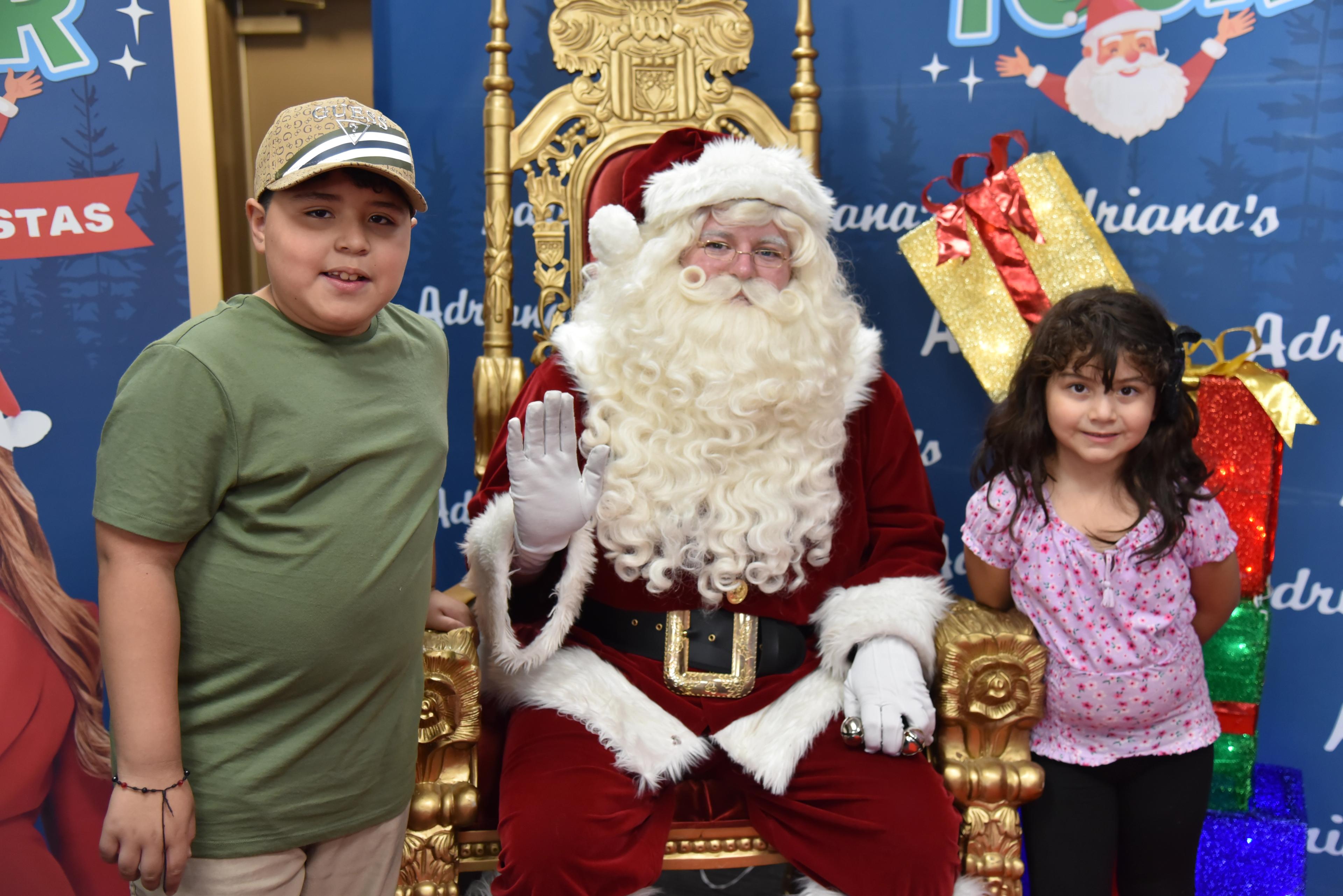 ¡Gracias por acompañarnos en el Santa Tour 2025! Revive los mejores momentos y descarga tus fotos gratis en el enlace de abajo. 6